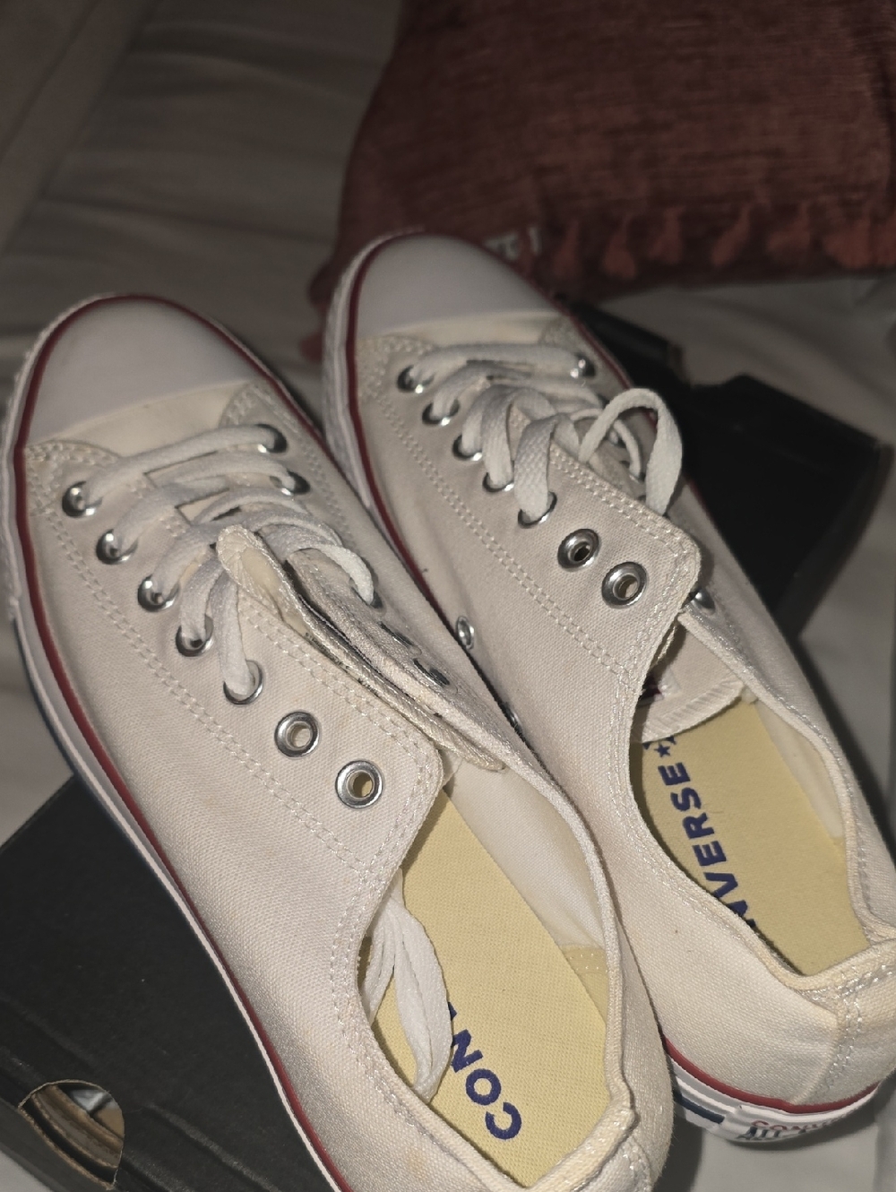 New In Box Converse Chuck Taylor All-Star Low Top Shoes  S9ze 9